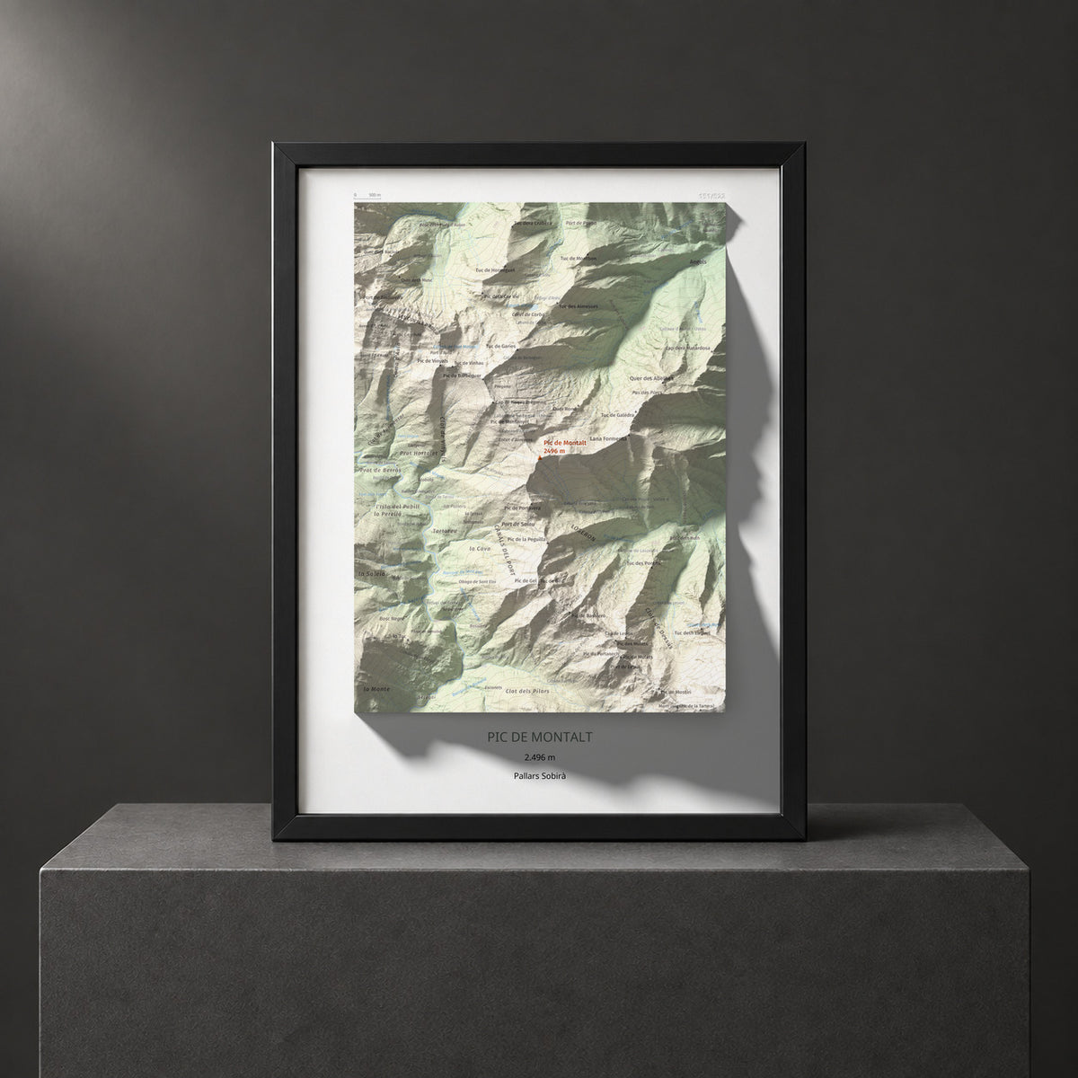 Mapa de relieve de Pic de Montalt, 2496 m, Pallars Sobirà, lámina 100 Cims de Trobart. Presentación enmarcada. 30 × 40 cm.