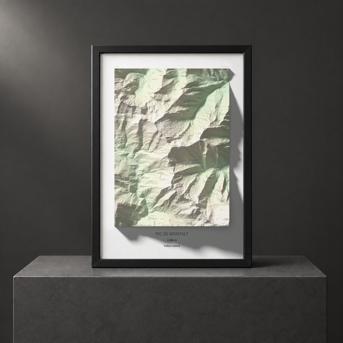 Mapa de relieve de Pic de Montalt, 2496 m, Pallars Sobirà, lámina 100 Cims de Trobart. Presentación enmarcada. 70 × 100 cm.