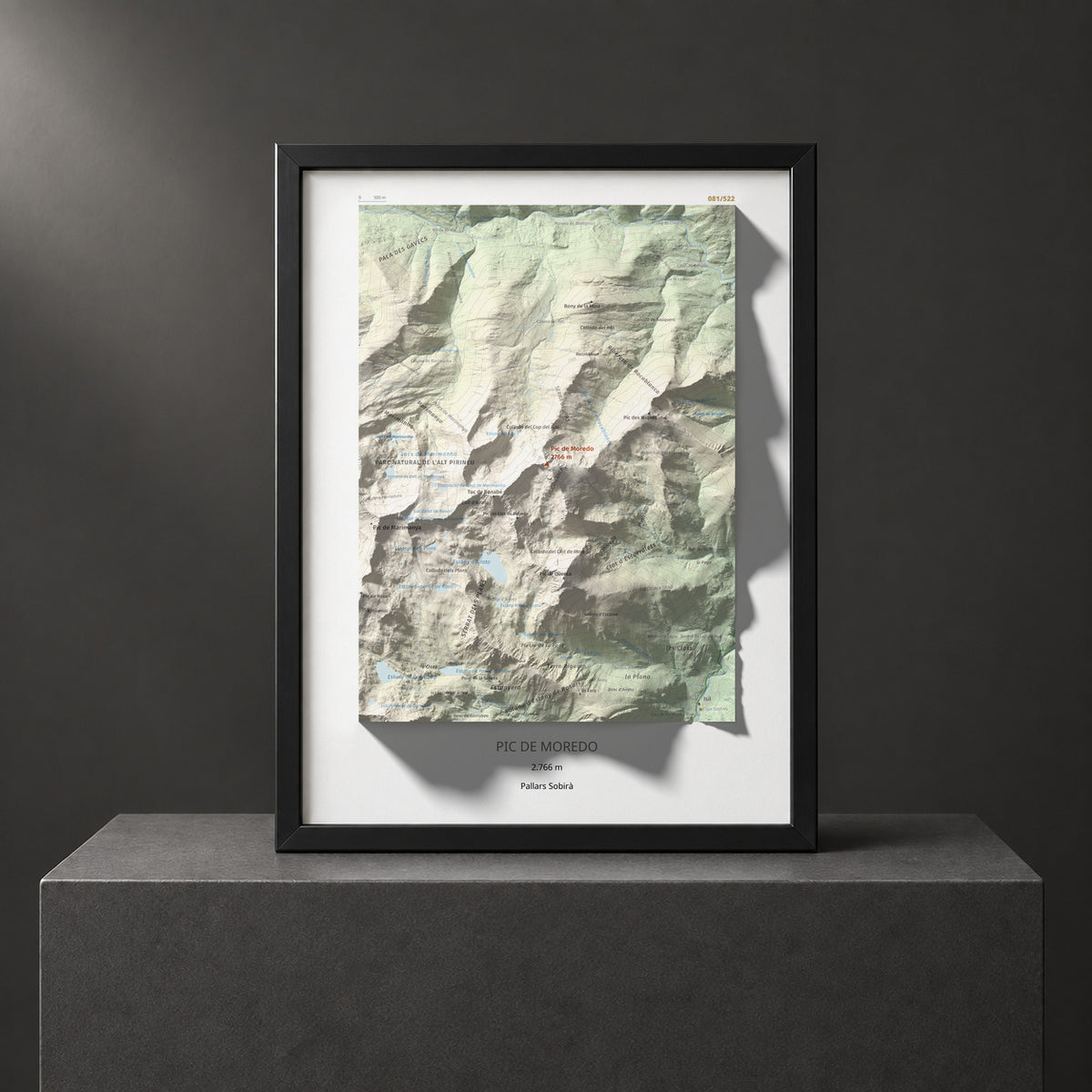 Mapa de relieve de Pic de Moredo, 2766 m, Pallars Sobirà, lámina 100 Cims de Trobart. Presentación enmarcada. 30 × 40 cm.