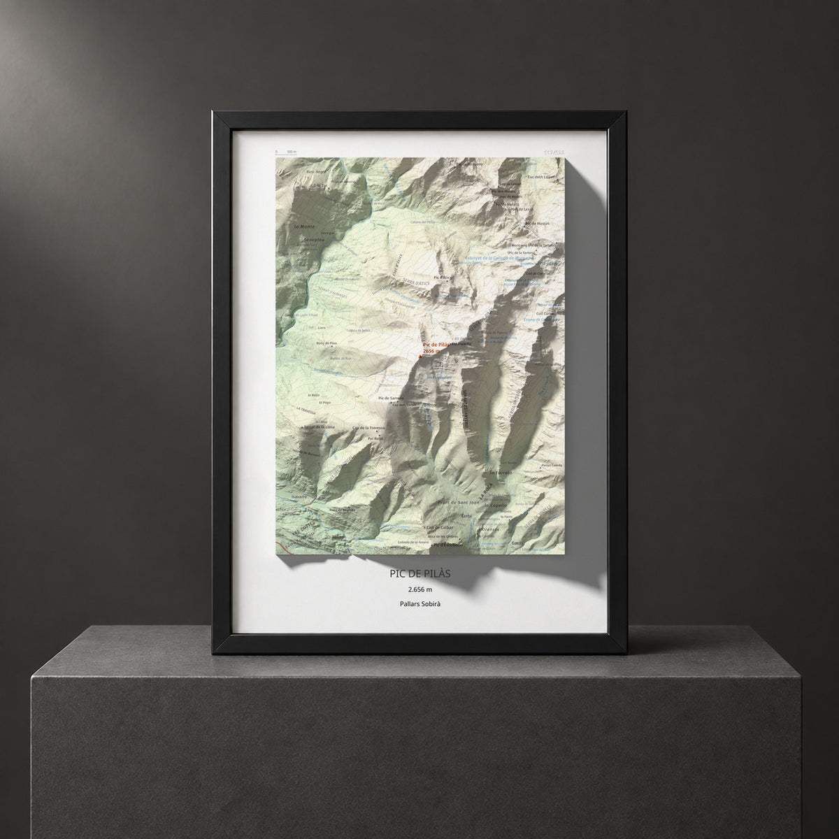 Mapa de relieve de Pic de Pilàs, 2656 m, Pallars Sobirà, lámina 100 Cims de Trobart. Presentación enmarcada. 30 × 40 cm.