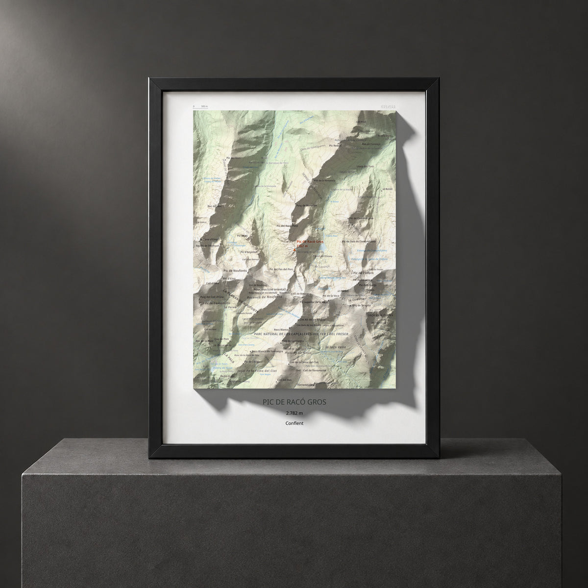 Mapa de relieve de Pic de Racó Gros, 2782 m, Conflent, lámina 100 Cims de Trobart. Presentación enmarcada. 30 × 40 cm.