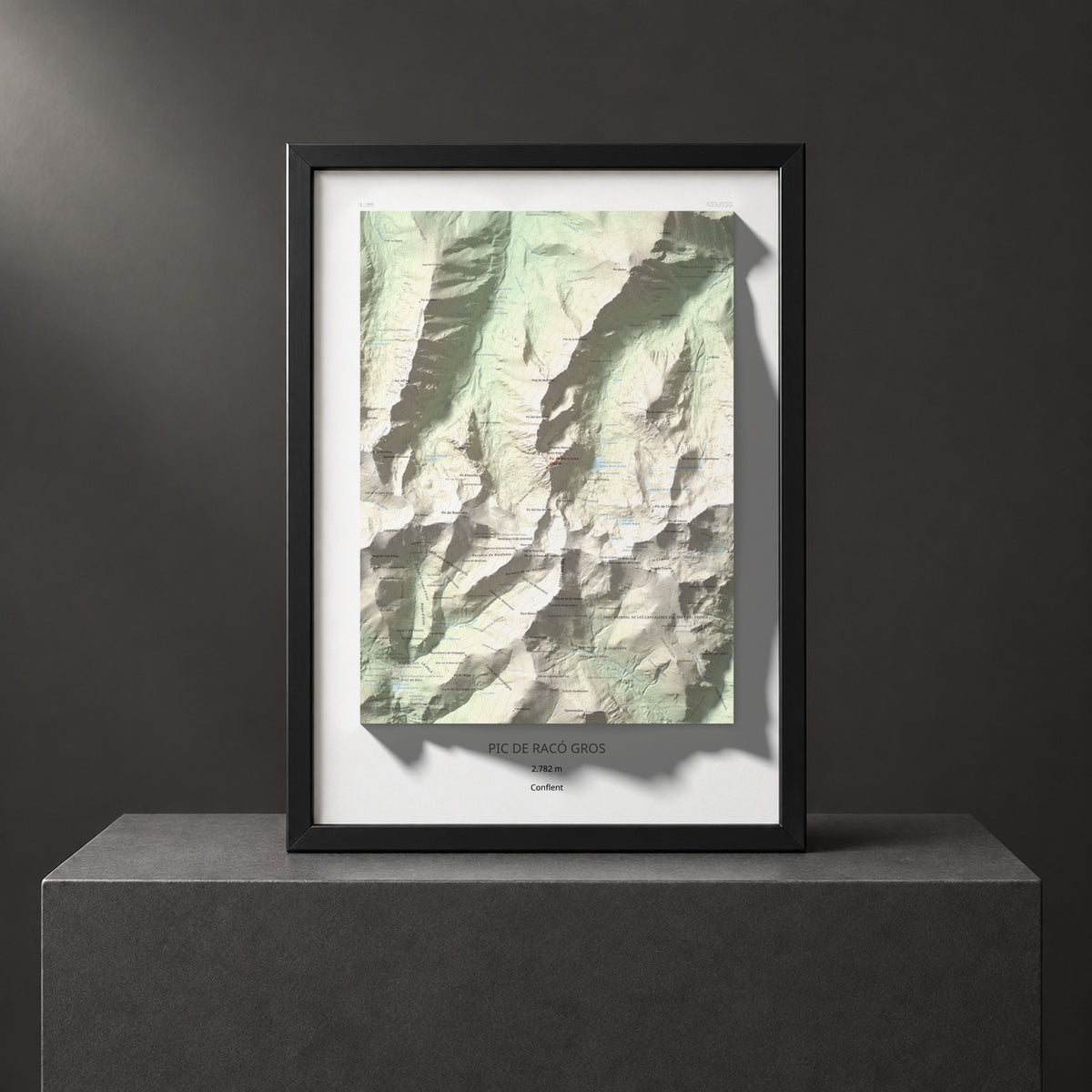 Mapa de relieve de Pic de Racó Gros, 2782 m, Conflent, lámina 100 Cims de Trobart. Presentación enmarcada. 50 × 70 cm.