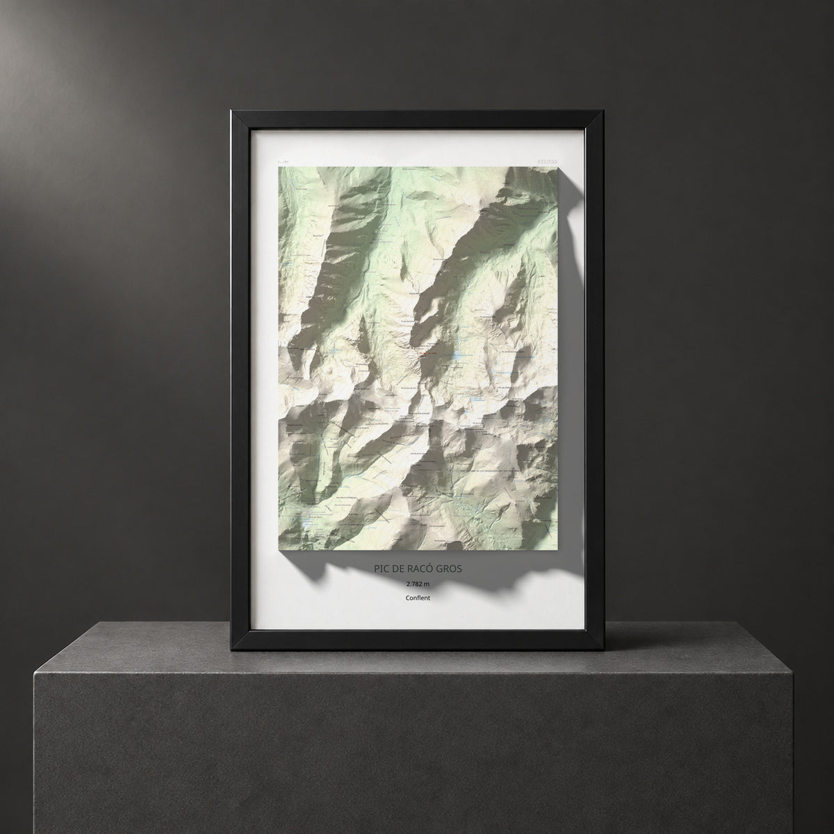 Mapa de relieve de Pic de Racó Gros, 2782 m, Conflent, lámina 100 Cims de Trobart. Presentación enmarcada. 61 × 91 cm.