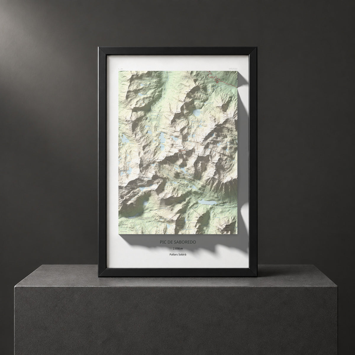 Mapa de relieve de Pic de Saboredo, 2830 m, Pallars Sobirà, lámina 100 Cims de Trobart. Presentación enmarcada. 61 × 91 cm.
