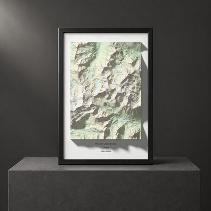 Mapa de relieve de Pic de Saboredo, 2830 m, Pallars Sobirà, lámina 100 Cims de Trobart. Presentación enmarcada. 61 × 91 cm.