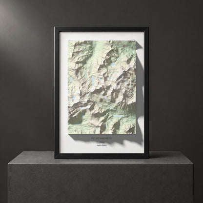 Mapa de relieve de Pic de Saboredo, 2830 m, Pallars Sobirà, lámina 100 Cims de Trobart. Presentación enmarcada. 70 × 100 cm.