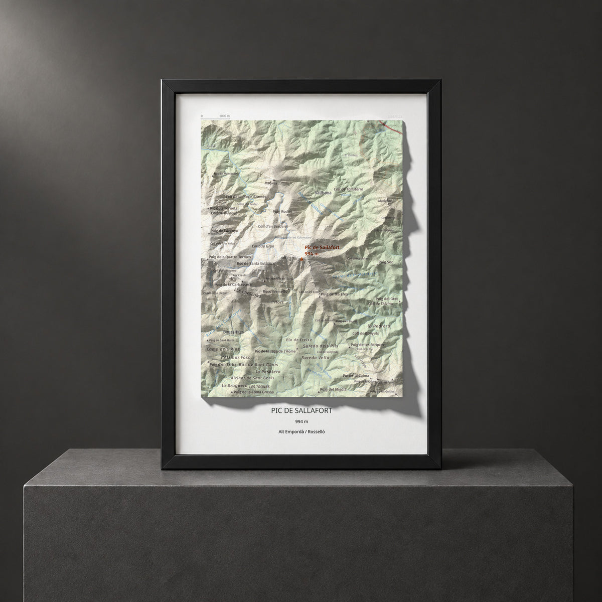 Mapa de relieve de Pic de Sallafort, 994 m, Alt Empordà · Rosselló, lámina 100 Cims de Trobart. Presentación enmarcada. 21 × 30 cm.