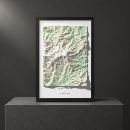 Mapa de relieve de Pic de Sallafort, 994 m, Alt Empordà · Rosselló, lámina 100 Cims de Trobart. Presentación enmarcada. 61 × 91 cm.