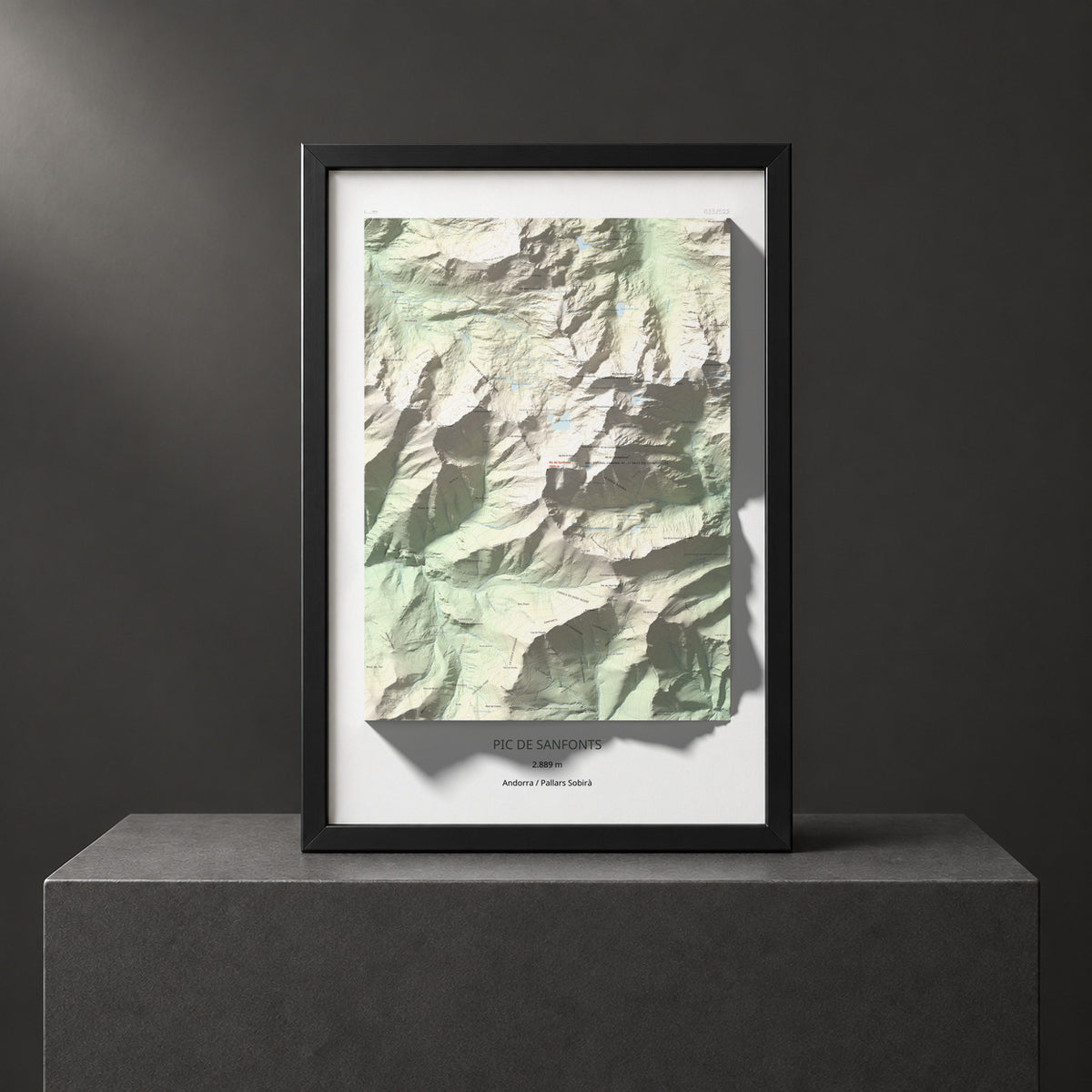 Mapa de relieve de Pic de Sanfonts, 2889 m, Andorra · Pallars Sobirà, lámina 100 Cims de Trobart. Presentación enmarcada. 61 × 91 cm.
