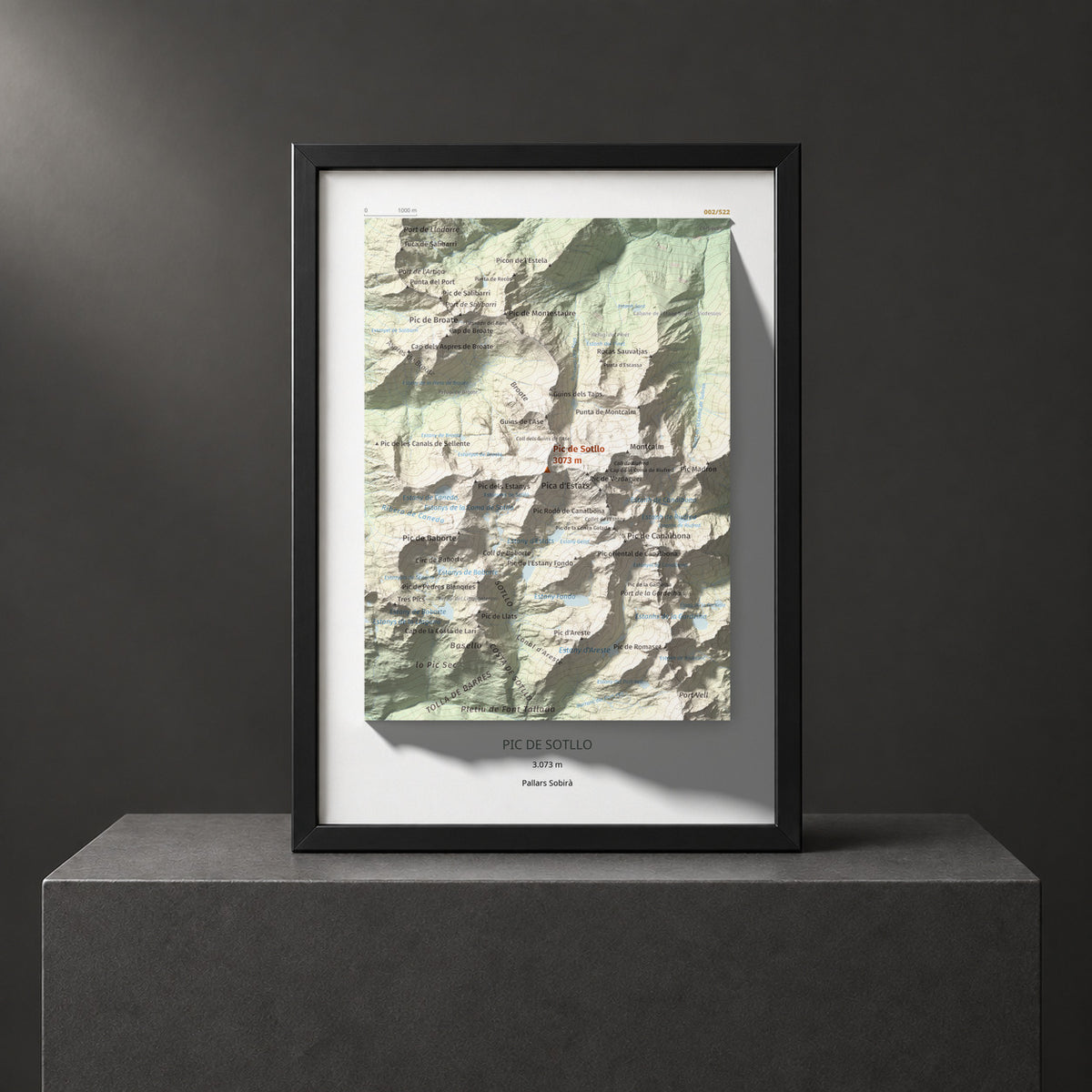 Mapa de relieve de Pic de Sotllo, 3073 m, Pallars Sobirà, lámina 100 Cims de Trobart. Presentación enmarcada. 21 × 30 cm.