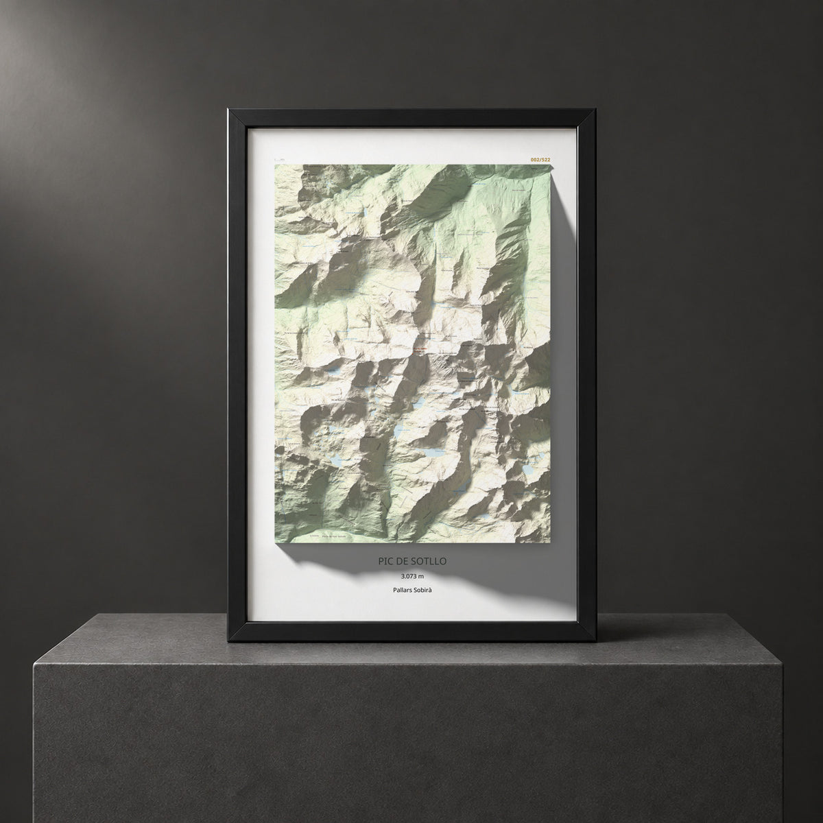 Mapa de relieve de Pic de Sotllo, 3073 m, Pallars Sobirà, lámina 100 Cims de Trobart. Presentación enmarcada. 61 × 91 cm.