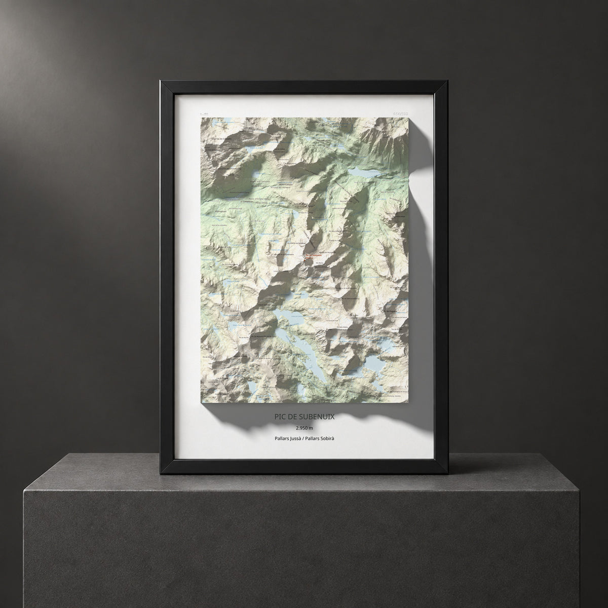 Mapa de relieve de Pic de Subenuix, 2950 m, Pallars Jussà · Pallars Sobirà, lámina 100 Cims de Trobart. Presentación enmarcada. 50 × 70 cm.