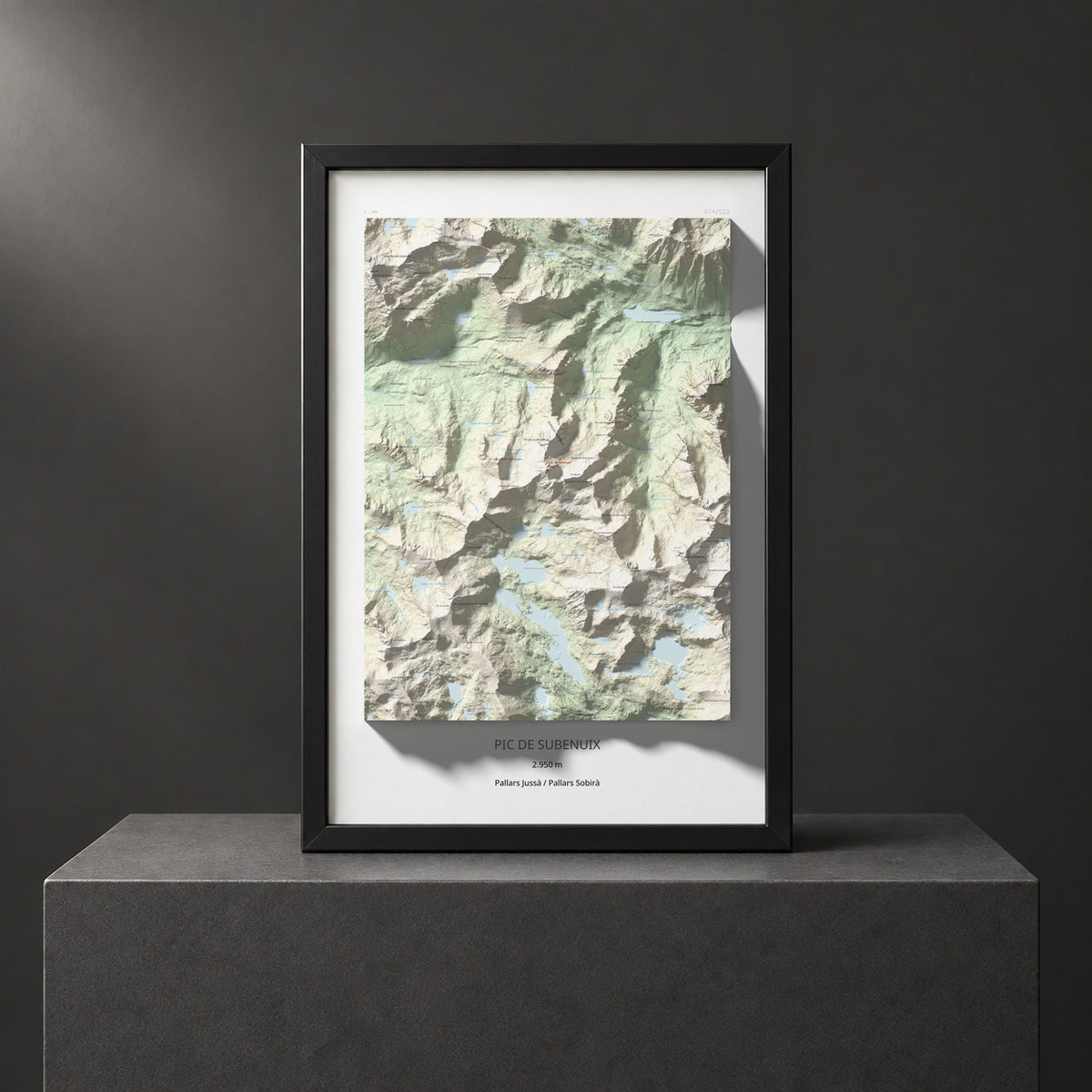 Mapa de relieve de Pic de Subenuix, 2950 m, Pallars Jussà · Pallars Sobirà, lámina 100 Cims de Trobart. Presentación enmarcada. 61 × 91 cm.