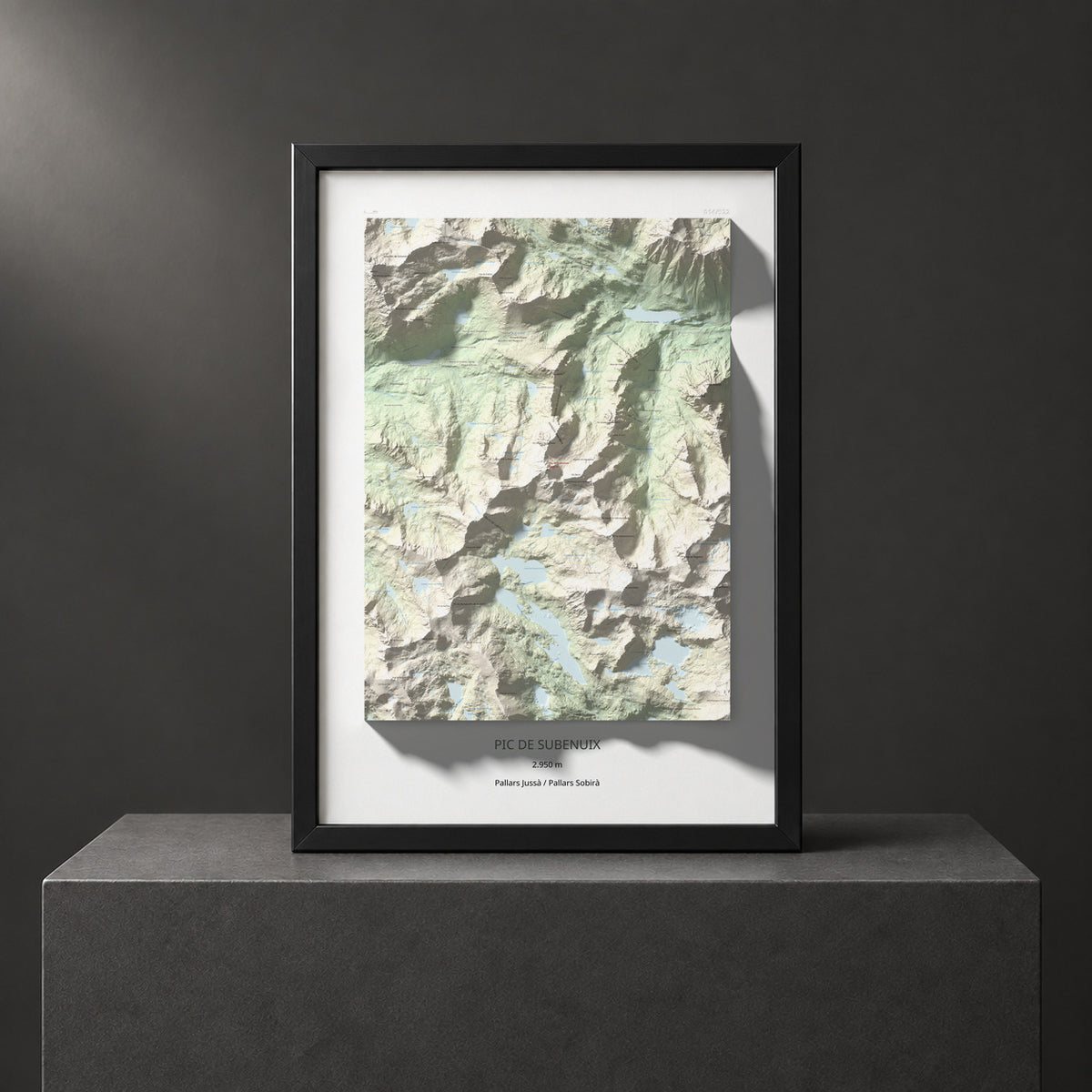 Mapa de relieve de Pic de Subenuix, 2950 m, Pallars Jussà · Pallars Sobirà, lámina 100 Cims de Trobart. Presentación enmarcada. 70 × 100 cm.