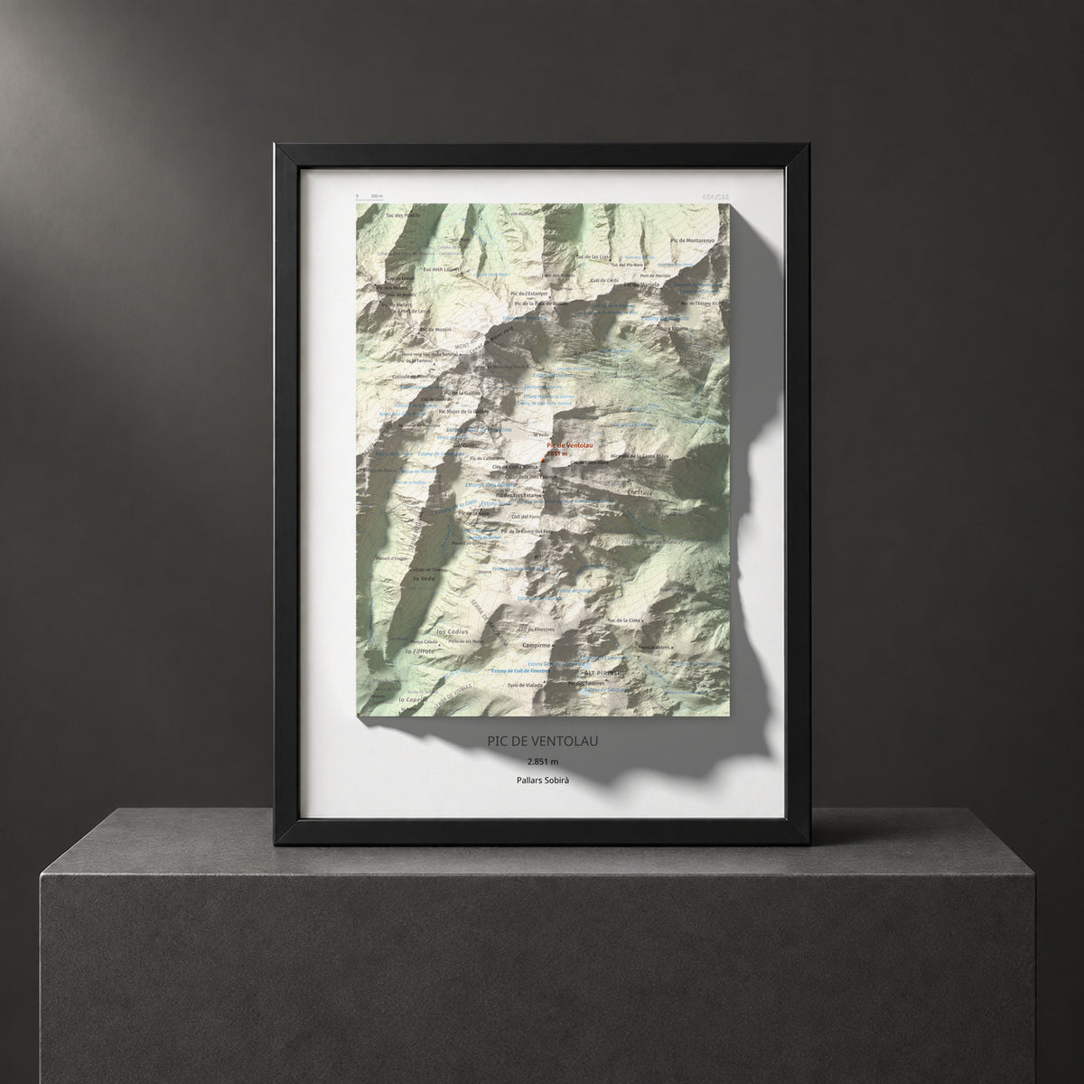 Mapa de relieve de Pic de Ventolau, 2851 m, Pallars Sobirà, lámina 100 Cims de Trobart. Presentación enmarcada. 30 × 40 cm.
