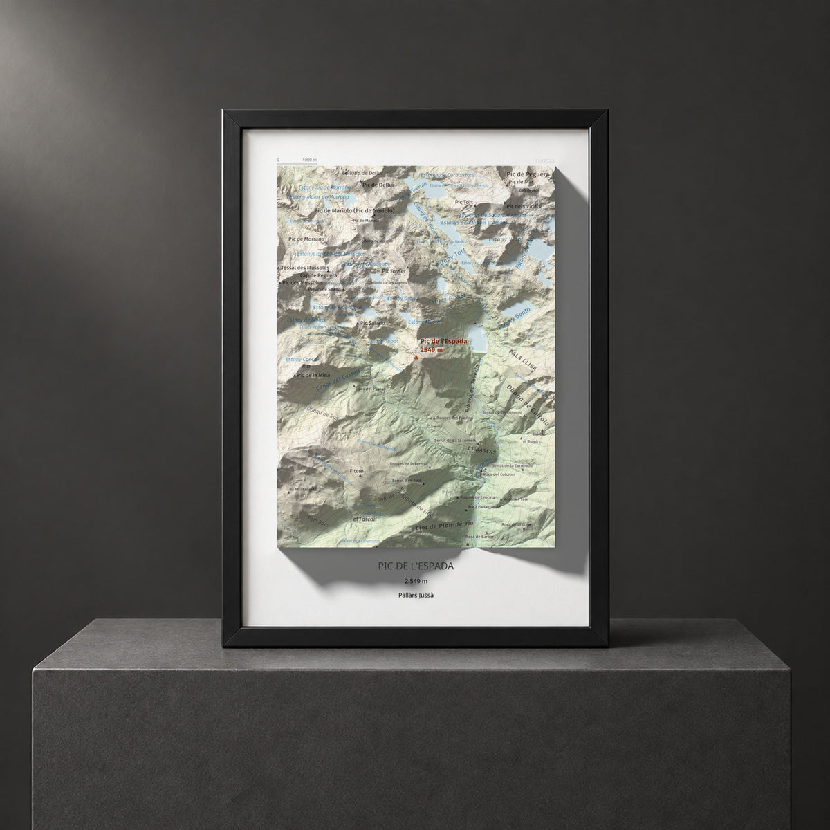 Mapa de relieve de Pic de l'Espada, 2549 m, Pallars Jussà, lámina 100 Cims de Trobart. Presentación enmarcada. 21 × 30 cm.