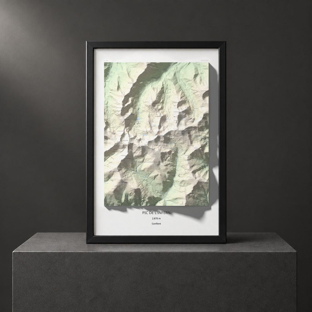 Mapa de relieve de Pic de l'Infern, 2870 m, Conflent, lámina 100 Cims de Trobart. Presentación enmarcada. 61 × 91 cm.