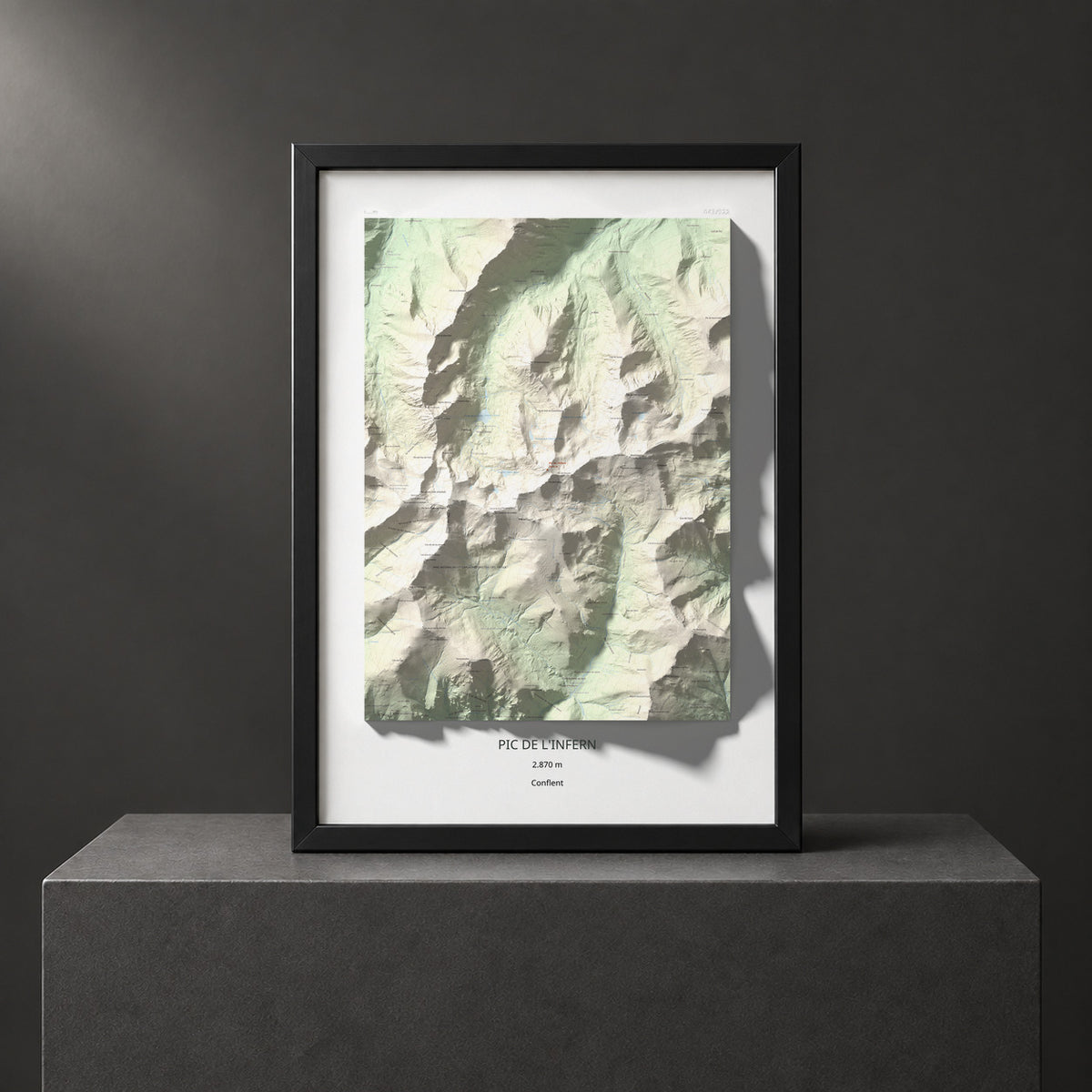 Mapa de relieve de Pic de l'Infern, 2870 m, Conflent, lámina 100 Cims de Trobart. Presentación enmarcada. 70 × 100 cm.