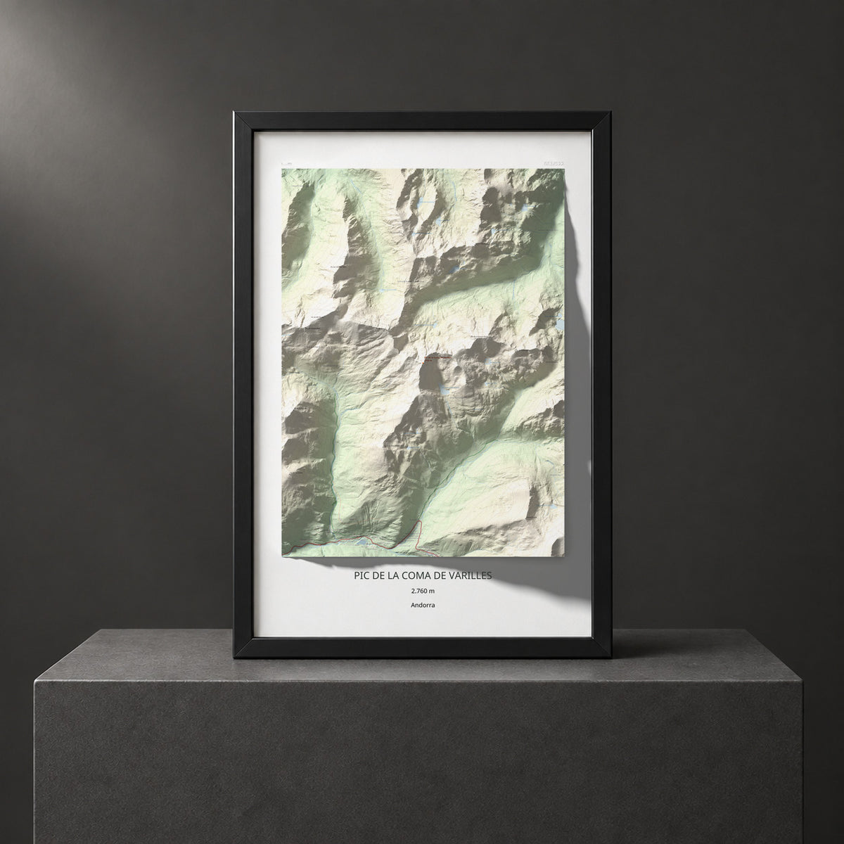 Mapa de relieve de Pic de la Coma de Varilles, 2760 m, Andorra, lámina 100 Cims de Trobart. Presentación enmarcada. 61 × 91 cm.