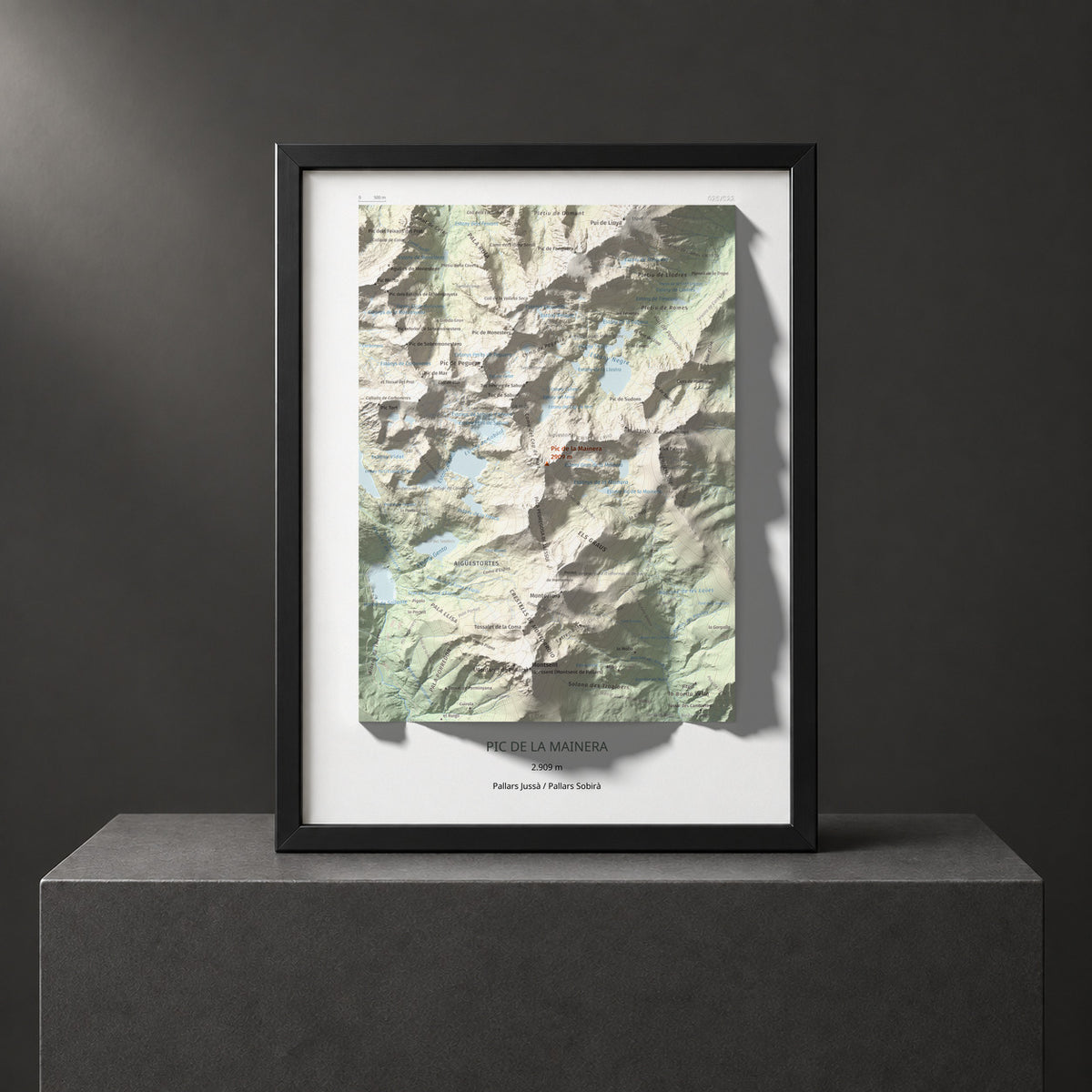 Mapa de relieve de Pic de la Mainera, 2909 m, Pallars Jussà · Pallars Sobirà, lámina 100 Cims de Trobart. Presentación enmarcada. 30 × 40 cm.