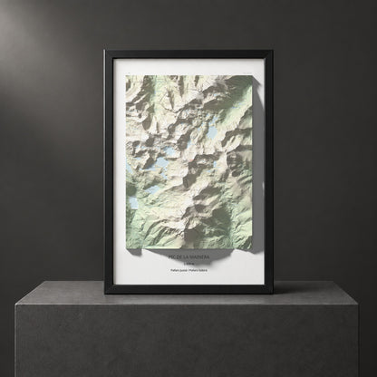 Mapa de relieve de Pic de la Mainera, 2909 m, Pallars Jussà · Pallars Sobirà, lámina 100 Cims de Trobart. Presentación enmarcada. 61 × 91 cm.