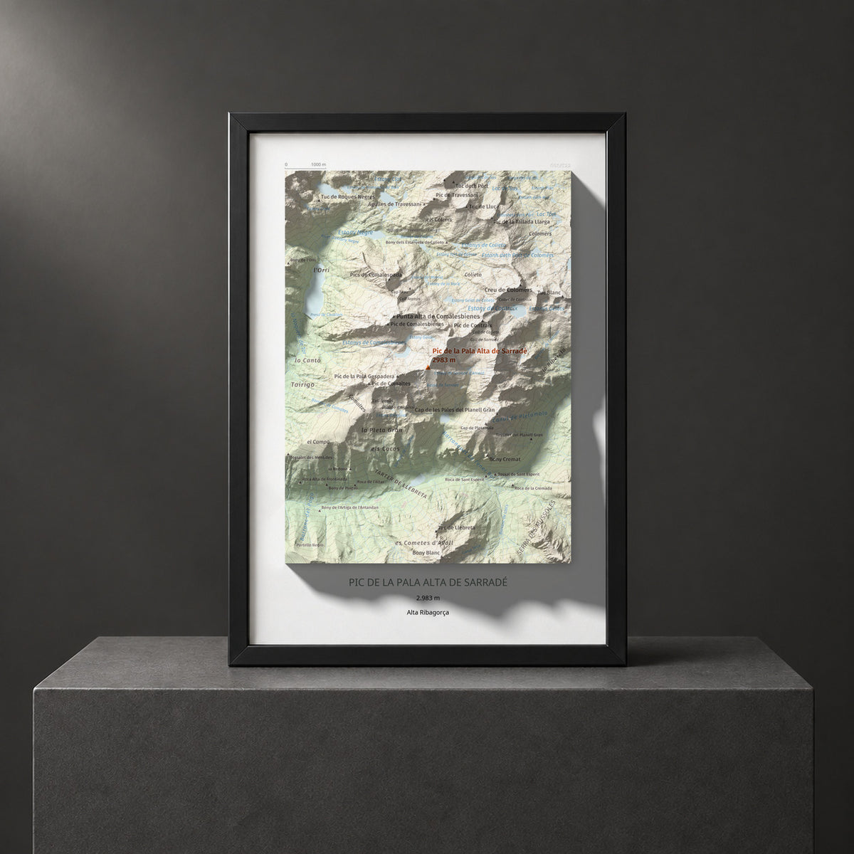 Mapa de relieve de Pic de la Pala Alta de Sarradé, 2983 m, Alta Ribagorça, lámina 100 Cims de Trobart. Presentación enmarcada. 21 × 30 cm.