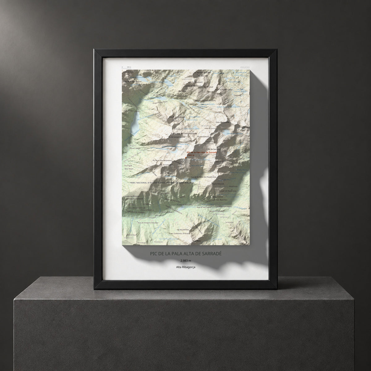 Mapa de relieve de Pic de la Pala Alta de Sarradé, 2983 m, Alta Ribagorça, lámina 100 Cims de Trobart. Presentación enmarcada. 30 × 40 cm.