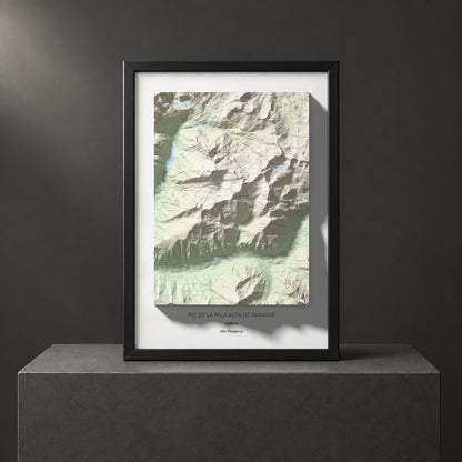 Mapa de relieve de Pic de la Pala Alta de Sarradé, 2983 m, Alta Ribagorça, lámina 100 Cims de Trobart. Presentación enmarcada. 70 × 100 cm.
