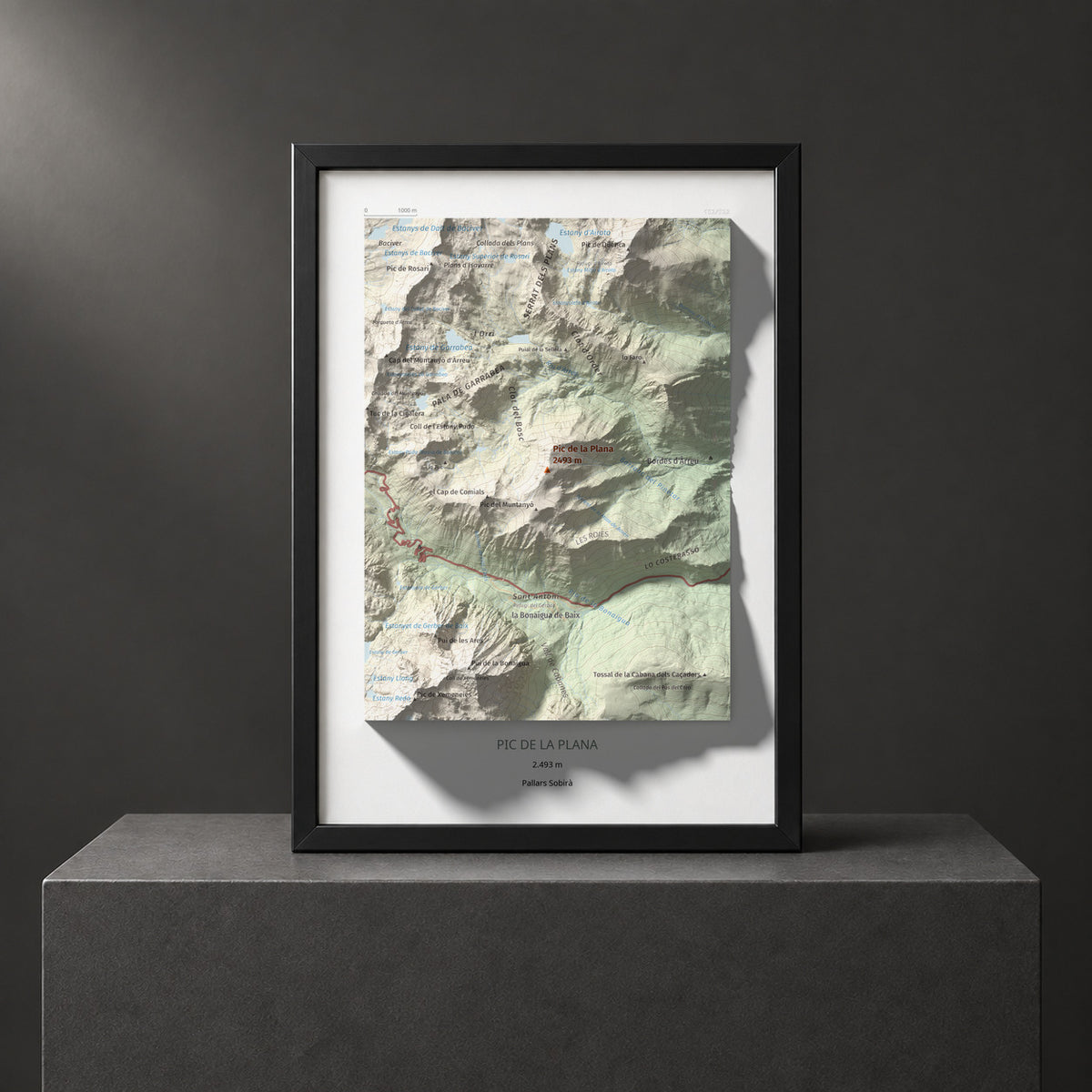Mapa de relieve de Pic de la Plana, 2493 m, Pallars Sobirà, lámina 100 Cims de Trobart. Presentación enmarcada. 21 × 30 cm.