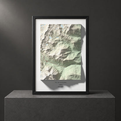 Mapa de relieve de Pic de la Plana, 2493 m, Pallars Sobirà, lámina 100 Cims de Trobart. Presentación enmarcada. 70 × 100 cm.