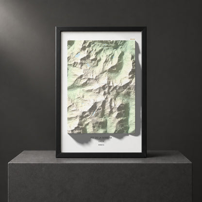 Mapa de relieve de Pic de la Serrera, 2912 m, Andorra, lámina 100 Cims de Trobart. Presentación enmarcada. 61 × 91 cm.