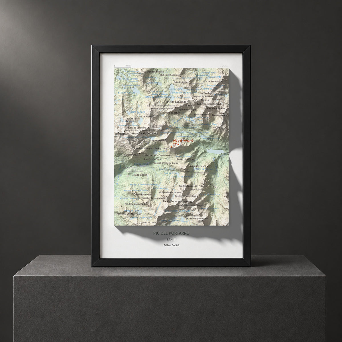 Mapa de relieve de Pic del Portarró, 2734 m, Pallars Sobirà, lámina 100 Cims de Trobart. Presentación enmarcada. 21 × 30 cm.