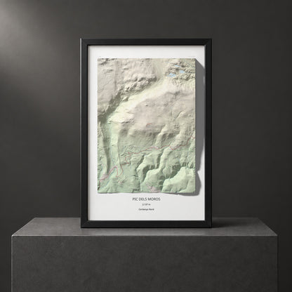Mapa de relieve de Pic dels Moros, 2137 m, Cerdanya Nord, lámina 100 Cims de Trobart. Presentación enmarcada. 61 × 91 cm.