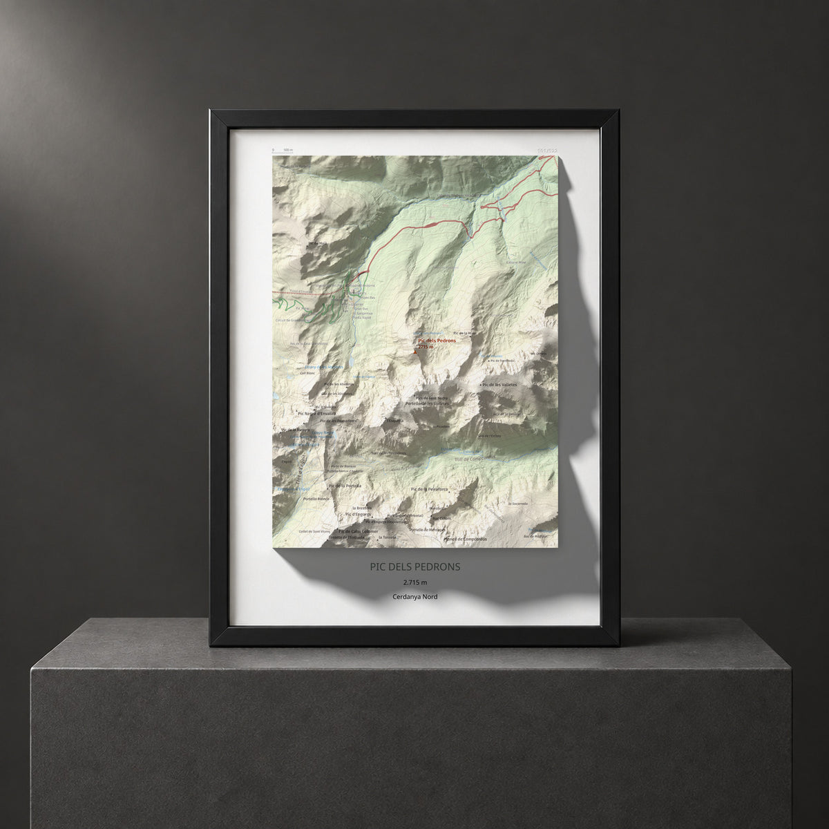 Mapa de relieve de Pic dels Pedrons, 2715 m, Cerdanya Nord, lámina 100 Cims de Trobart. Presentación enmarcada. 30 × 40 cm.