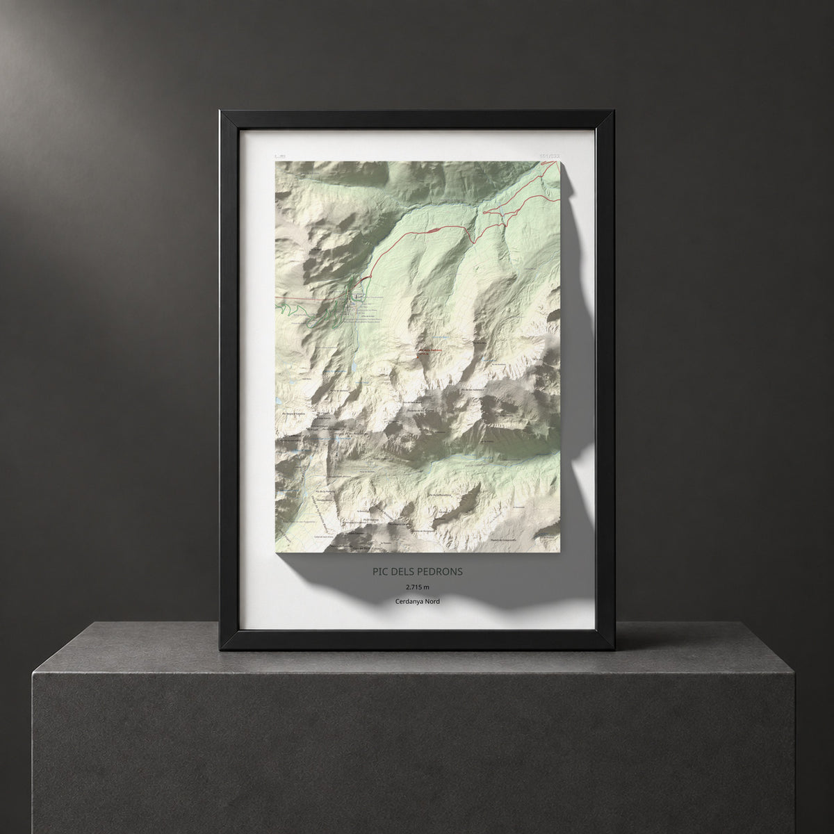 Mapa de relieve de Pic dels Pedrons, 2715 m, Cerdanya Nord, lámina 100 Cims de Trobart. Presentación enmarcada. 50 × 70 cm.