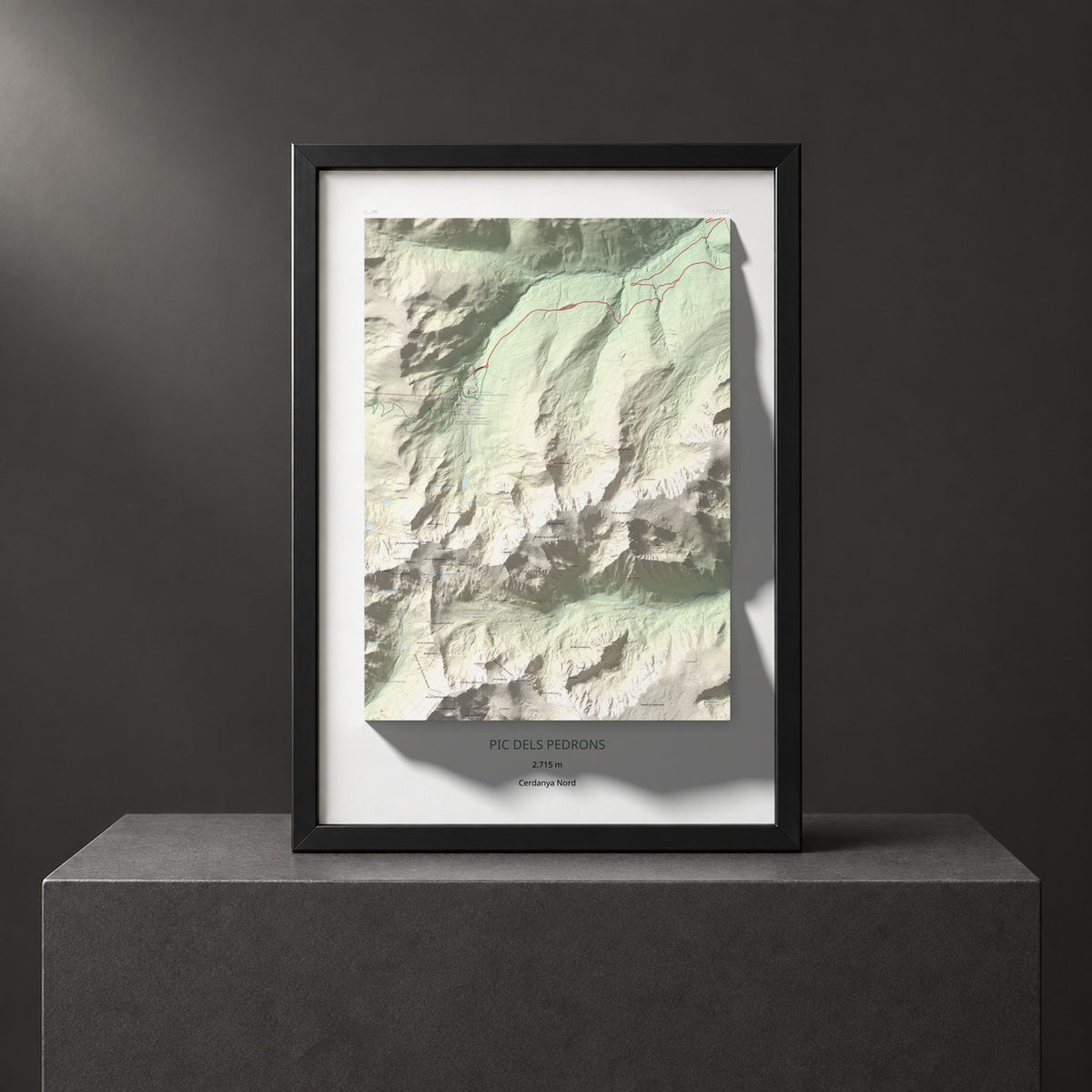 Mapa de relieve de Pic dels Pedrons, 2715 m, Cerdanya Nord, lámina 100 Cims de Trobart. Presentación enmarcada. 70 × 100 cm.