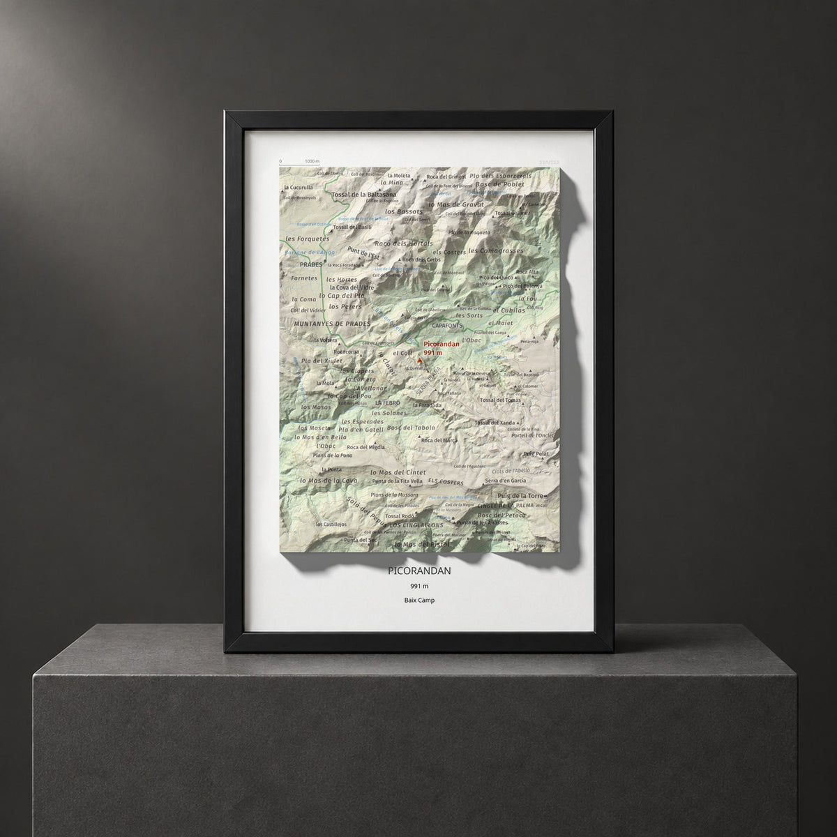 Mapa de relieve de Picorandan, 991 m, Baix Camp, lámina 100 Cims de Trobart. Presentación enmarcada. 21 × 30 cm.