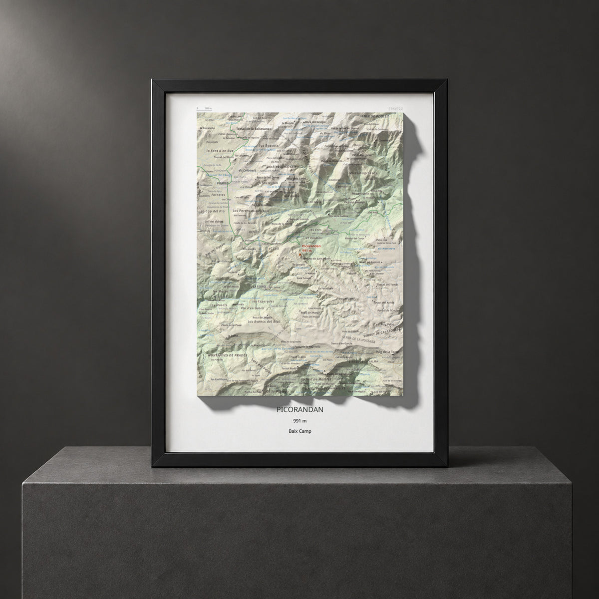 Mapa de relieve de Picorandan, 991 m, Baix Camp, lámina 100 Cims de Trobart. Presentación enmarcada. 30 × 40 cm.