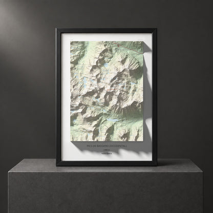 Mapa de relieve de Pics de Bassiero (Occidental), 2903 m, Pallars Sobirà, lámina 100 Cims de Trobart. Presentación enmarcada. 50 × 70 cm.