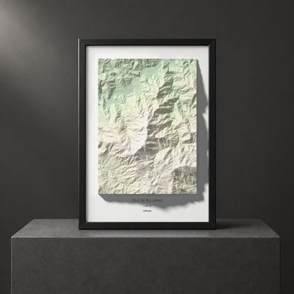Mapa de relieve de Piló de Bellmaig, 1281 m, Vallespir, lámina 100 Cims de Trobart. Presentación enmarcada. 70 × 100 cm.