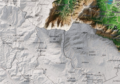 Mapa de relleu del Pla de l’Estany, amb el territori en color i l’entorn en blanc. Detall de la part inferior esquerra. 21 × 30 cm. Estil Clàssic.
