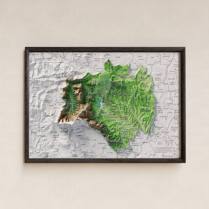 Mapa de relleu del Pla de l’Estany, amb el territori en color i l’entorn en blanc. Presentació amb marc. 21 × 30 cm. Estil Clàssic.