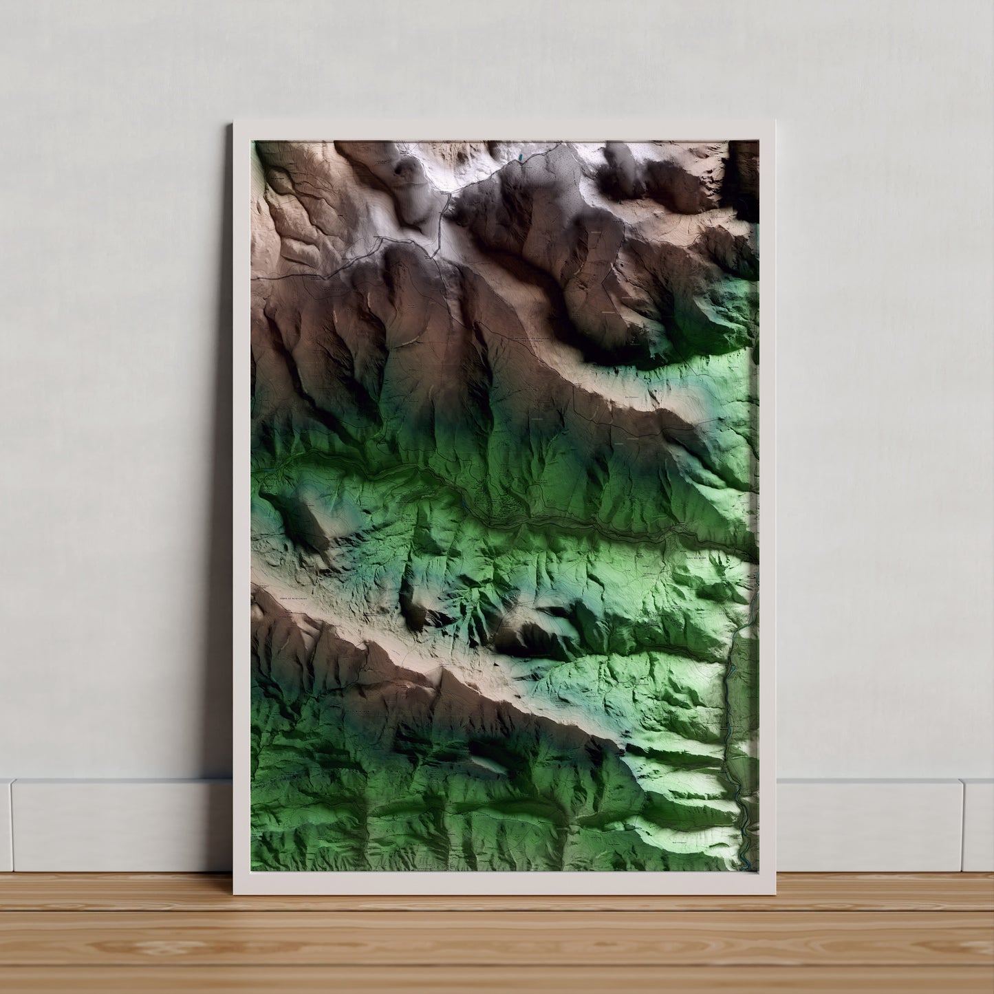 Mapa artístico del relieve de Planoles, al Ripollès, con 15 km de entorno y base topográfica ICGC. Presentación enmarcada.