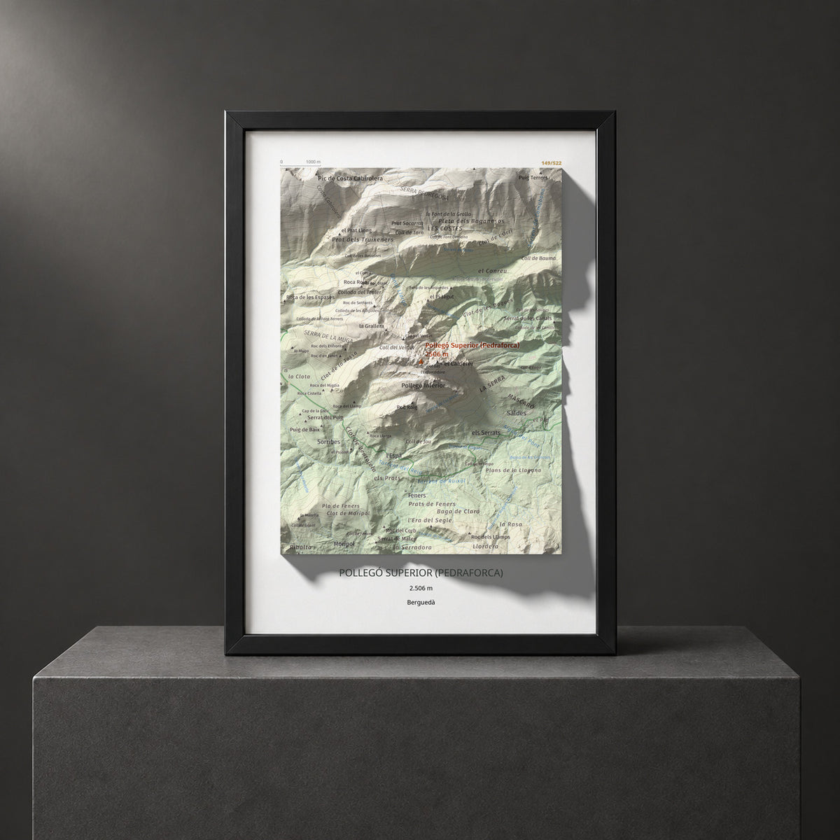 Mapa de relieve de Pollegó Superior (Pedraforca), 2506 m, Berguedà, lámina 100 Cims de Trobart. Presentación enmarcada. 21 × 30 cm.
