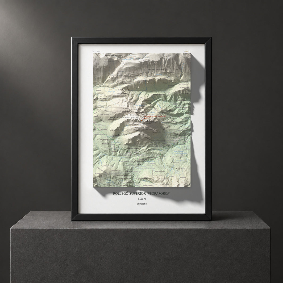 Mapa de relieve de Pollegó Superior (Pedraforca), 2506 m, Berguedà, lámina 100 Cims de Trobart. Presentación enmarcada. 30 × 40 cm.