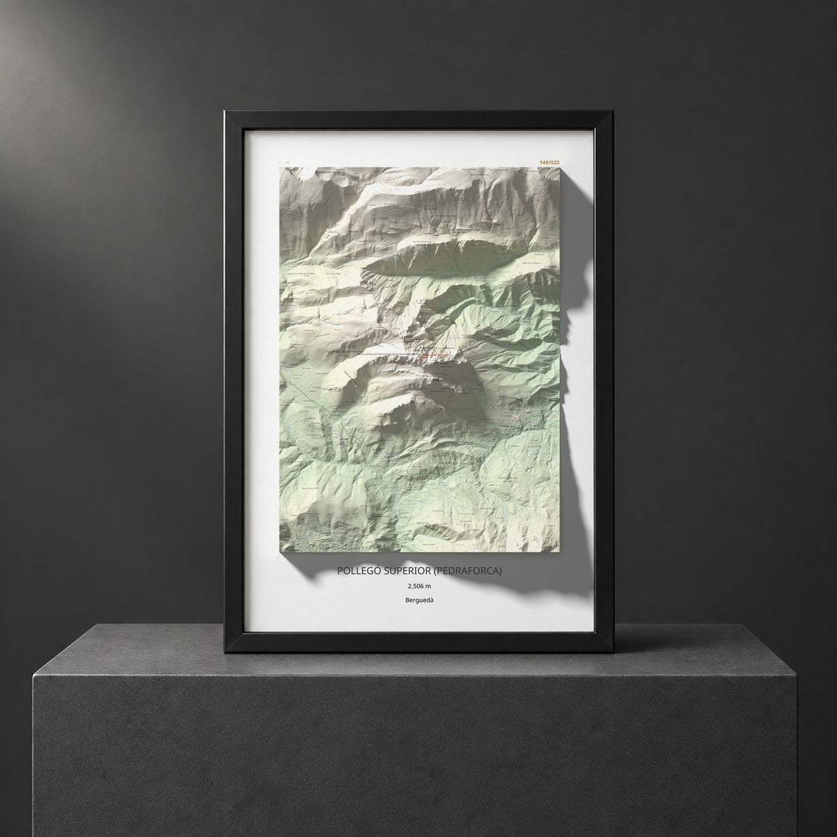 Mapa de relieve de Pollegó Superior (Pedraforca), 2506 m, Berguedà, lámina 100 Cims de Trobart. Presentación enmarcada. 70 × 100 cm.