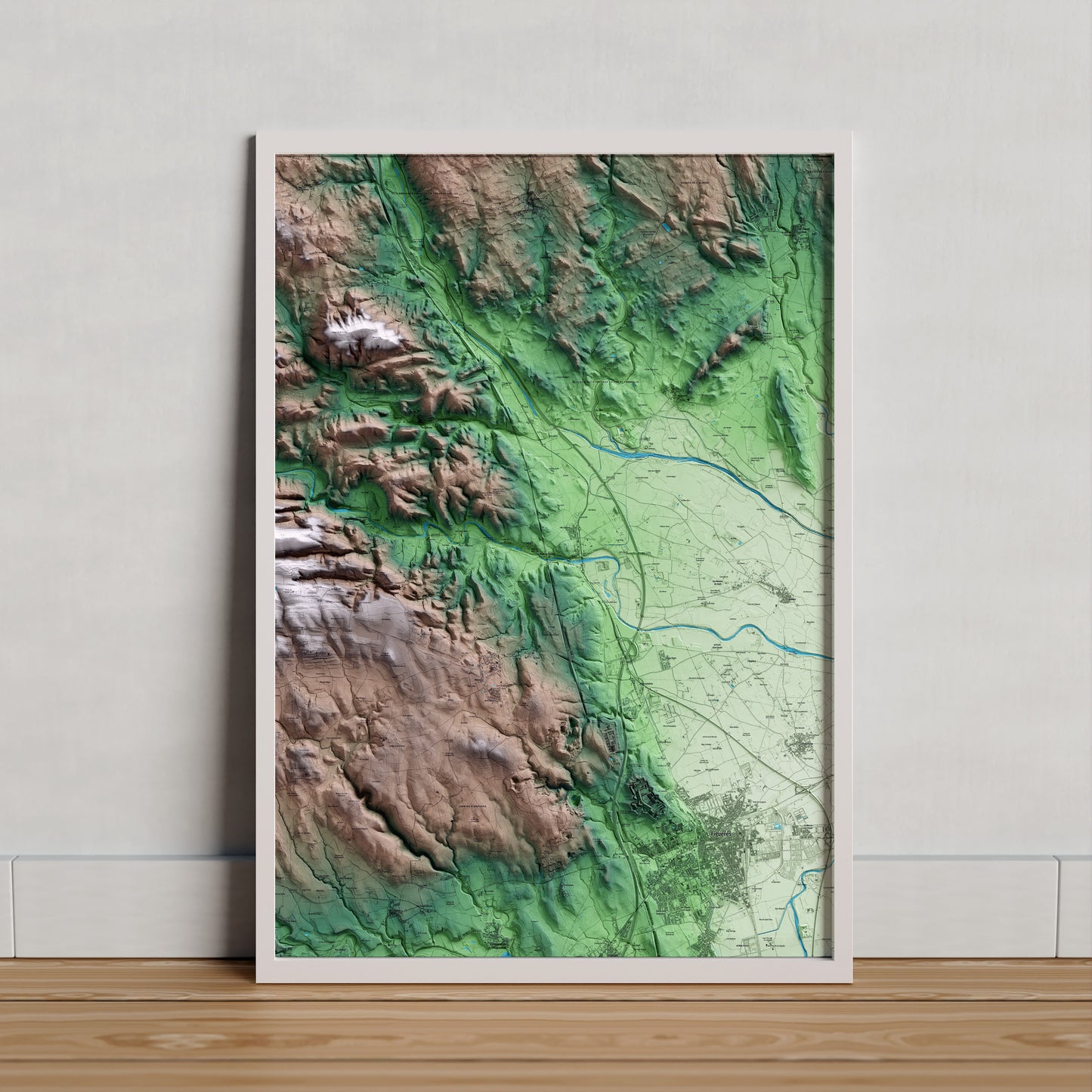 Mapa artístico del relieve de Pont de Molins, al Alt Empordà, con 15 km de entorno y base topográfica ICGC. Presentación enmarcada.