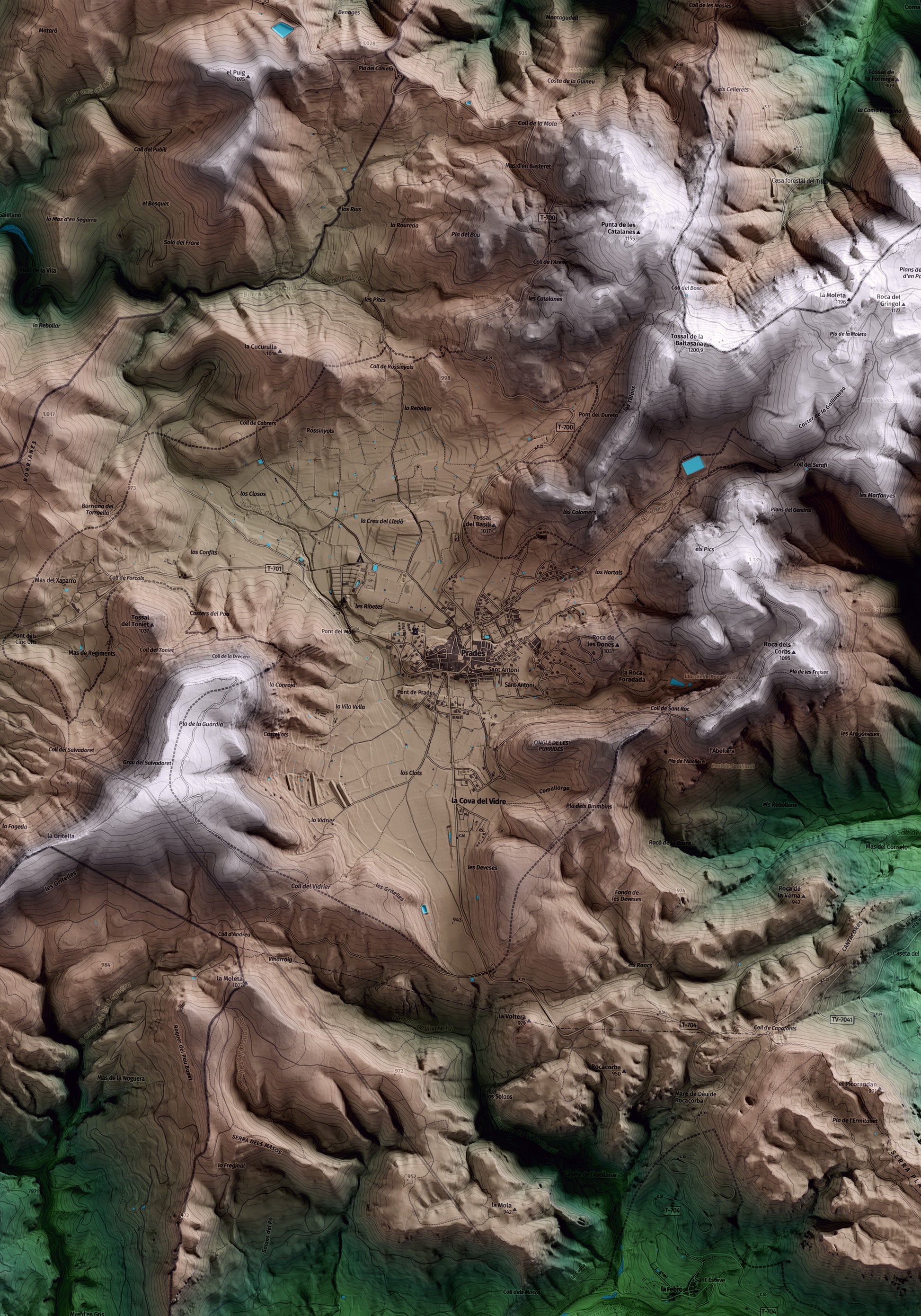 Mapa artístico del relieve de Prades, al Baix Camp, con 15 km de entorno y base topográfica ICGC. Detalle de la zona central.