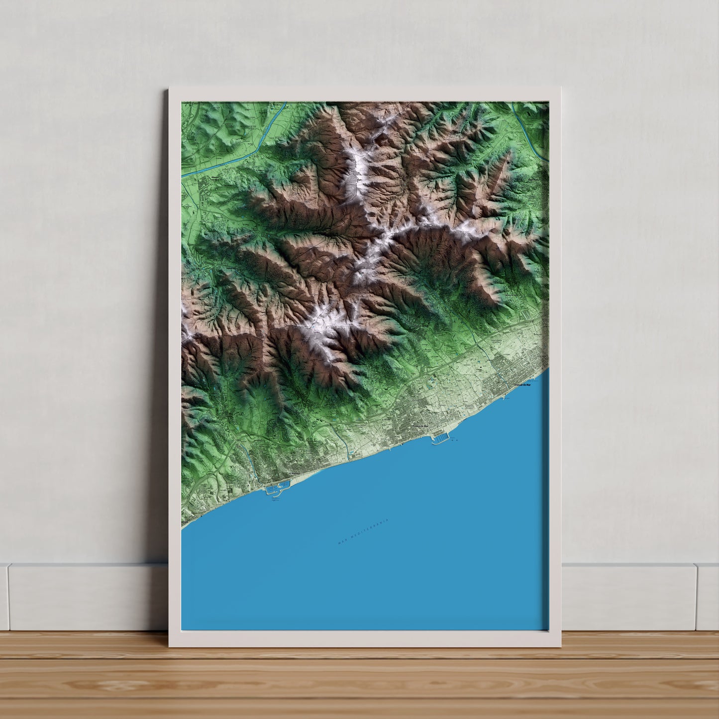 Mapa artístico del relieve de Premià de Dalt, al Maresme, con 15 km de entorno y base topográfica ICGC. Presentación enmarcada.