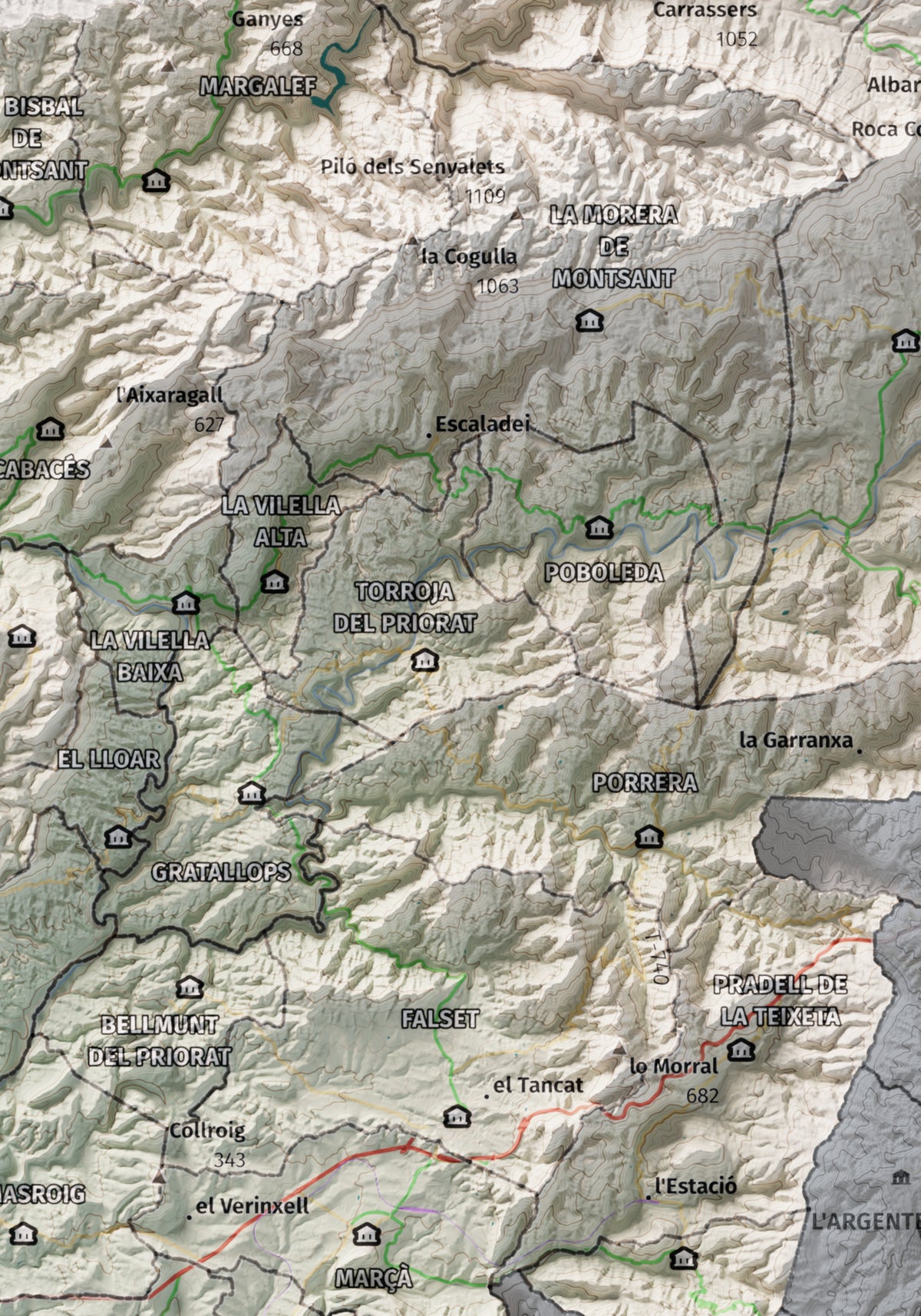Mapa de relieve del Priorat, con el territorio en color y el entorno en blanco. Detalle de la zona central. 21 × 30 cm. Estilo Cartográfico.